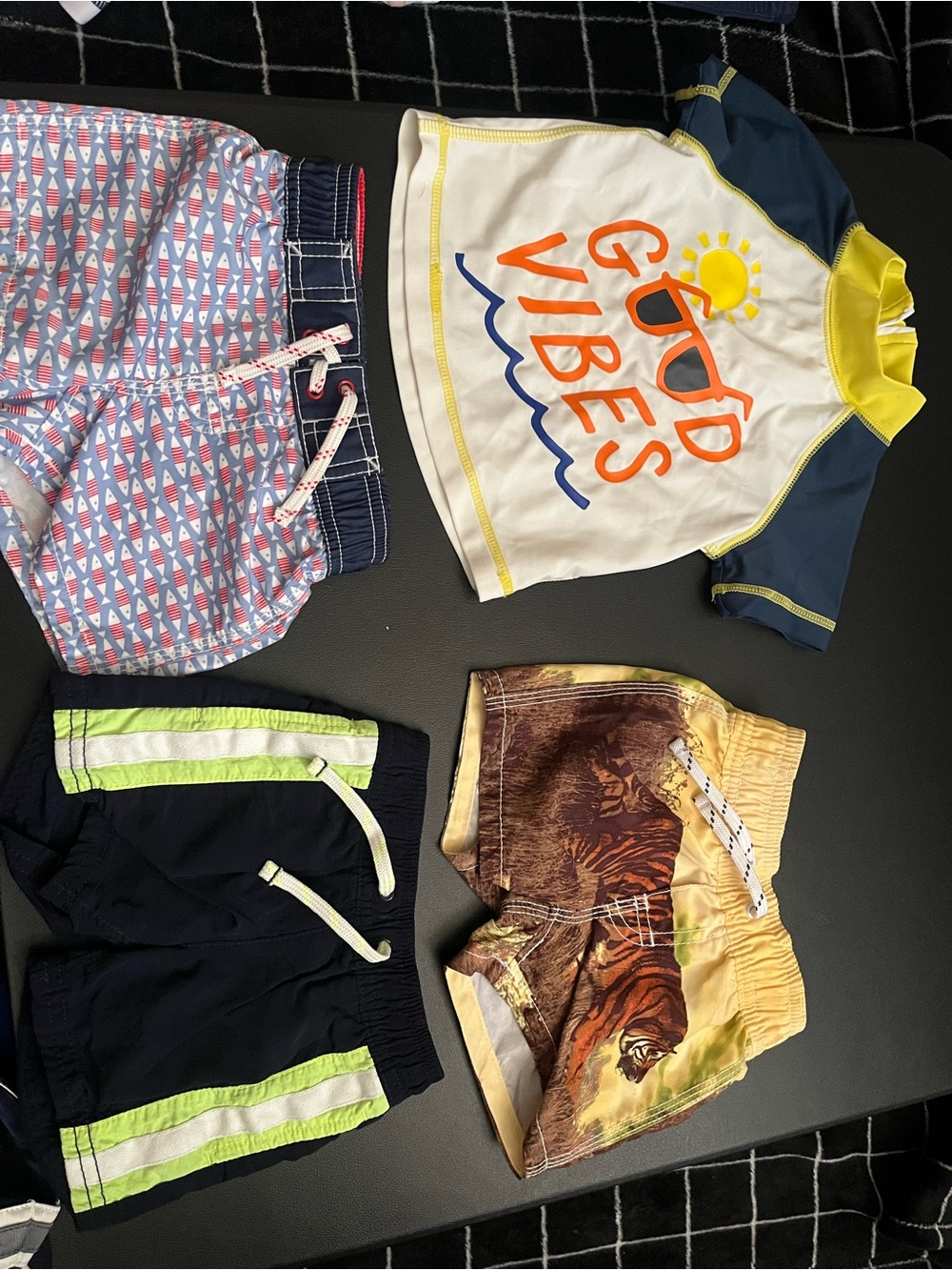 GAP White & Navy 'Good Vibes' Short Sleeve Rash Guard
